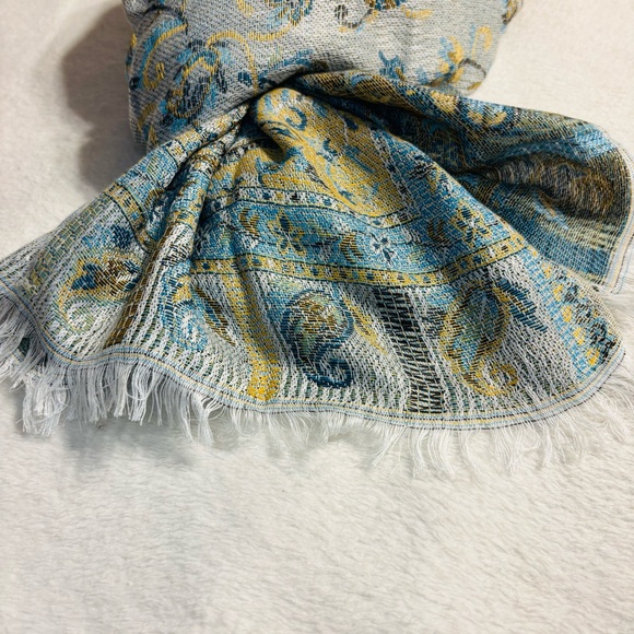 Pashmina Elegant Blue and Gold Patterned Scarf with short fringe New - Picture 2 of 7
